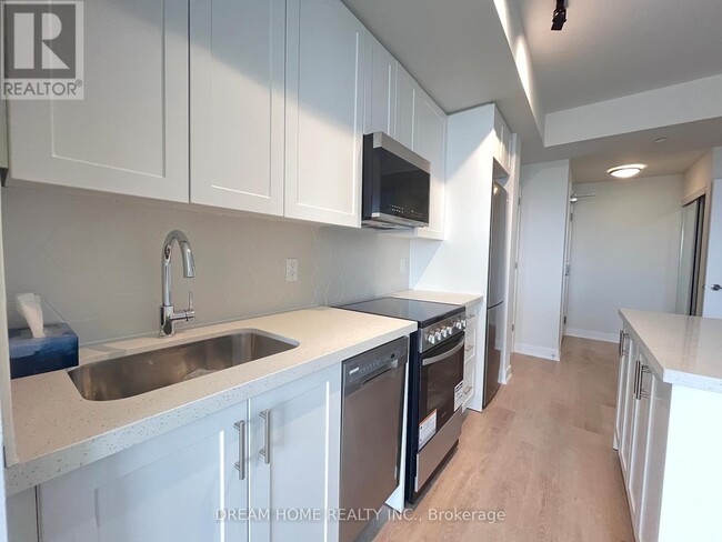 Photo du bâtiment - 15 Ellerslie Ave