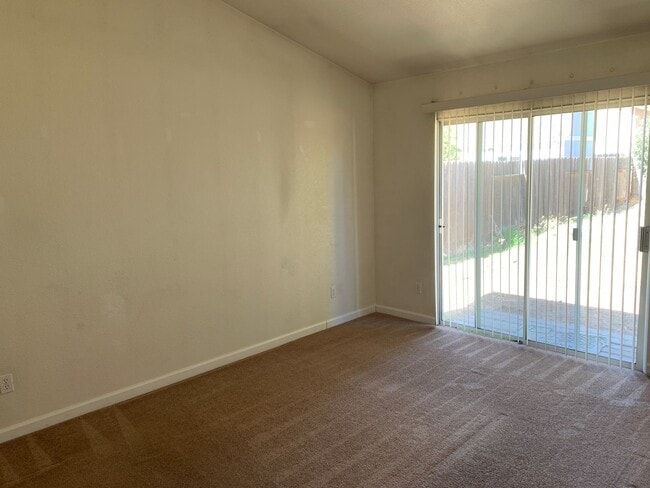 Building Photo - LABOR DAY SPECIAL - 2 WEEKS FREE RENT!!Bea...
