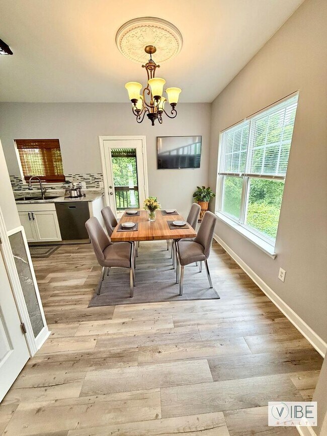 Foto del edificio - Convenience Meets Privacy – Updated 2BR Condo Minutes from Marina & Shopping! $1600/mo