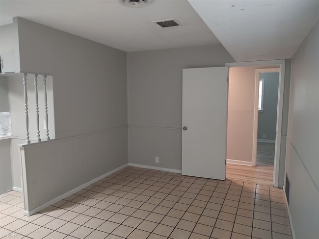 Foto del edificio - 3 br, 1.5 bath House - 5455 Bettes Lane