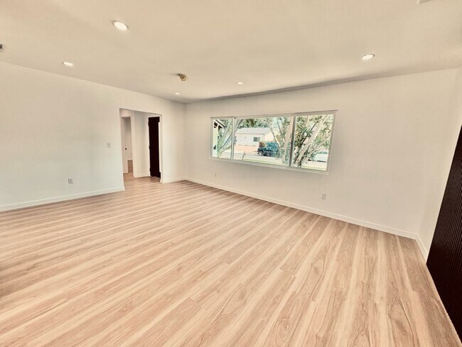 Foto del edificio - 18152 Sunburst St