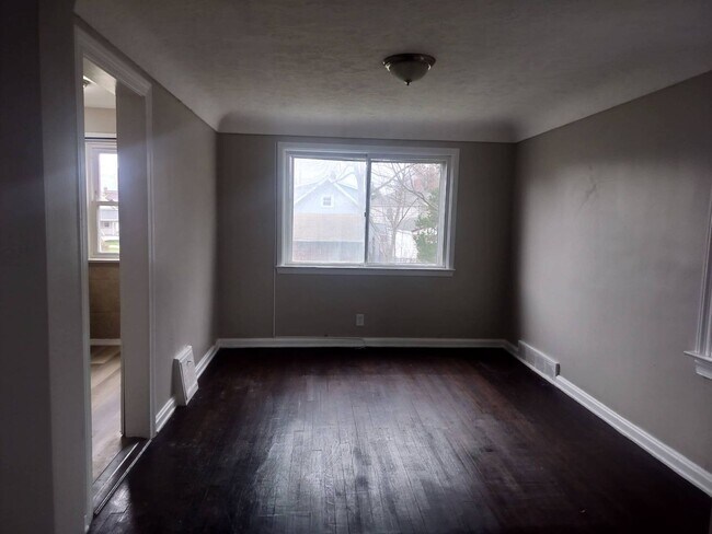 Building Photo - "Discover Your Dream Home: A Spacious 3-Be...