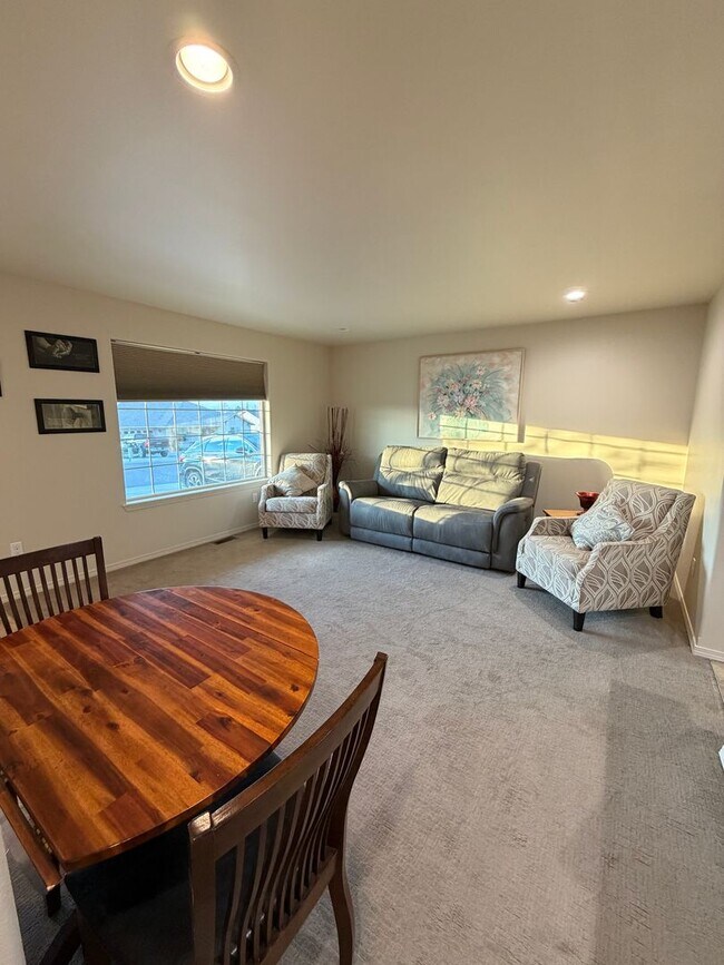 Foto del edificio - Single Family Home available in Quiet neighborhood.