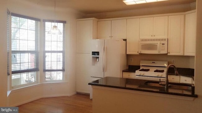 Building Photo - 9609 Athens Pl