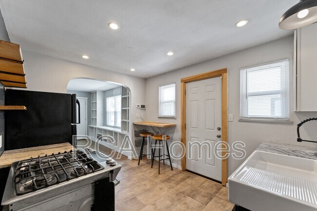 Foto del edificio - 4539 Crittenden Ave