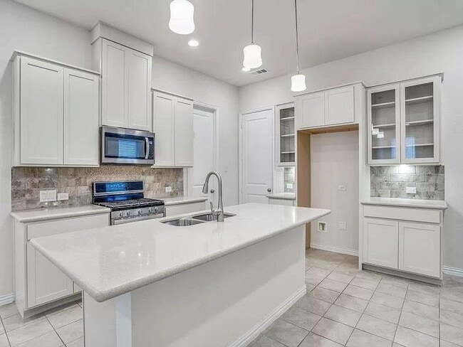 Building Photo - 17751 Shumard Oak Dr