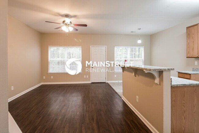 Building Photo - 3 Bedroom Pet-Friendly Home in College Par...