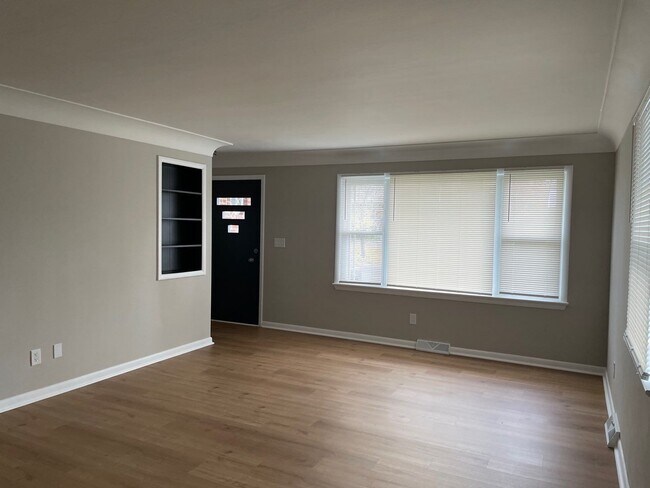 Foto del edificio - 1910 Thornapple Ave