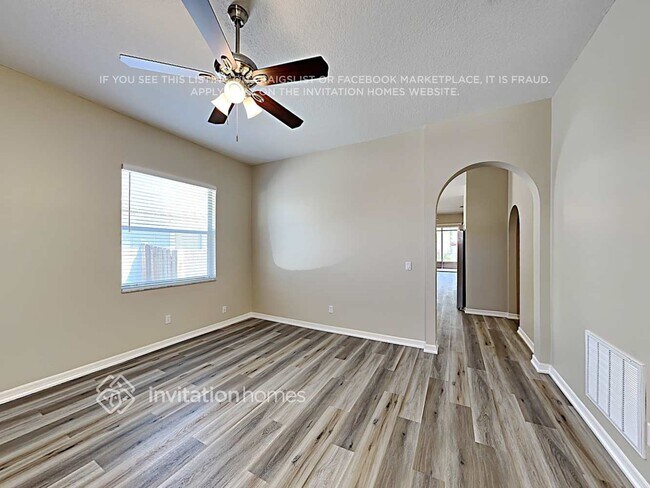 Building Photo - 3839 Regents Way