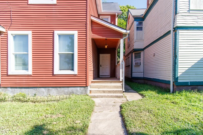 Building Photo - 1546 E 10th St