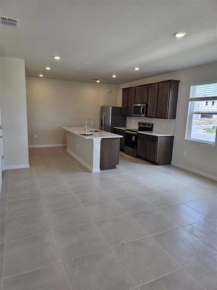 Foto del edificio - 2135 Southbury Dr