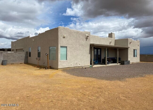 Building Photo - 24321 W Fernwood Ct