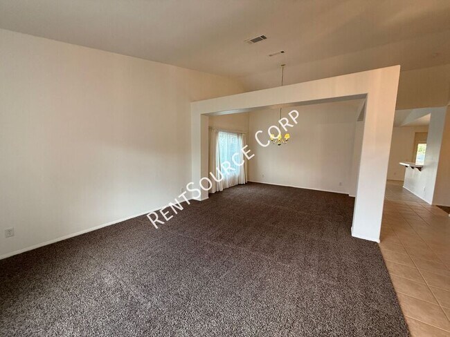 Foto del edificio - 4 Bedrooms/2.5 Bathrooms Single Story Home...