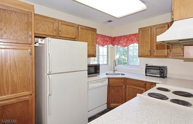 Foto del edificio - 58 Wescott Rd