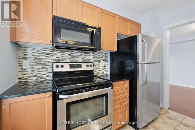 Building Photo - 613 Foxlight Cir