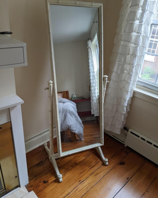 2nd fl bedroom w/fireplace - 726 N Bodine St