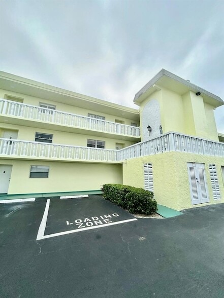 Building Photo - 1100 Ponce De Leon Cir