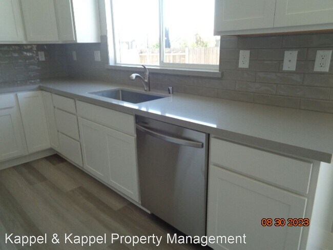 Foto del edificio - 3 br, 2 bath House - 500 Karnail Street
