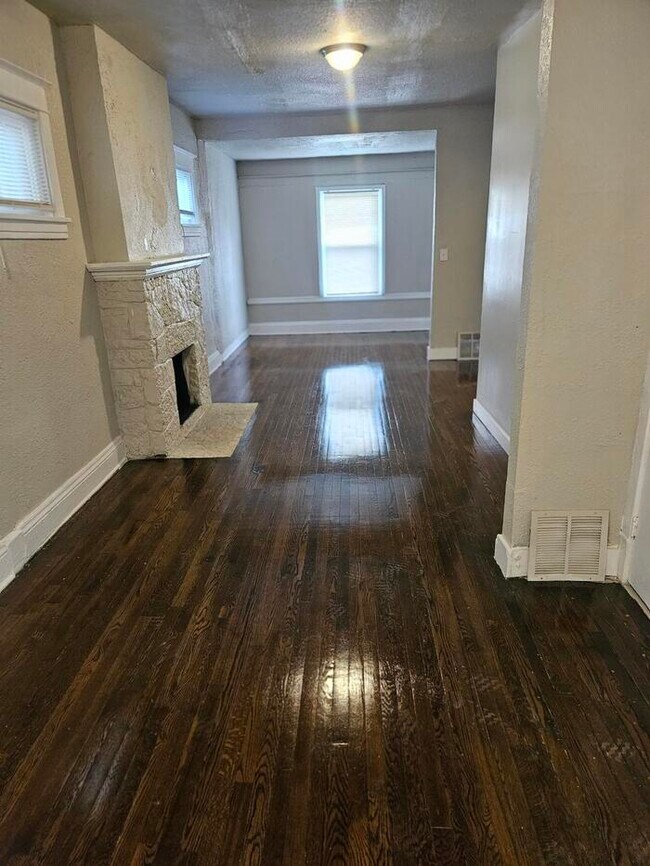Building Photo - Newly rehabbed home- beautiful home just w...