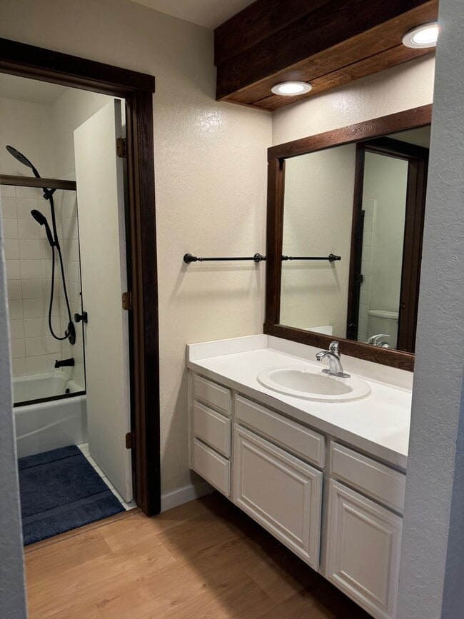 Building Photo - Spacious Snowcreek III Condo – Winter Rental