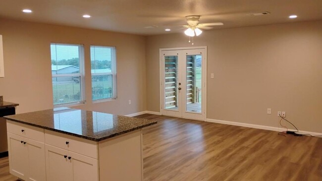 Building Photo - 206 Hoover Ln