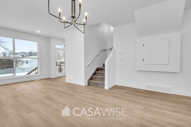 Photo du bâtiment - 15416-15496 96 Ave NW