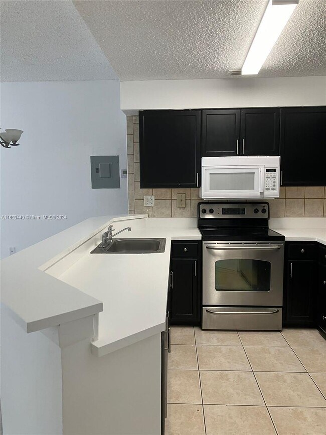 Building Photo - 2445 SW 18th Terrace