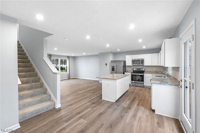 Building Photo - 34289 Sylvia Dr