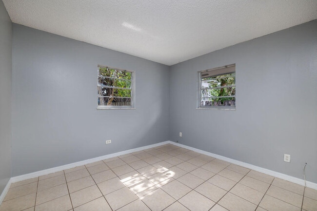 Building Photo - 917 SE Nassau Ave