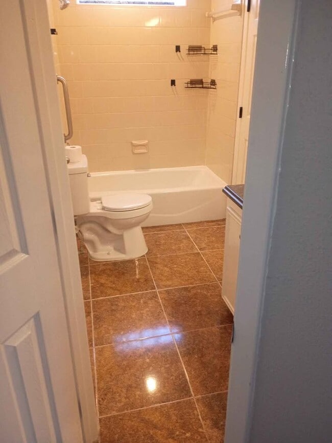Building Photo - 10810 Kentington Oak Dr