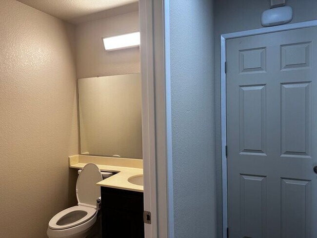 Building Photo - This is Living!!!