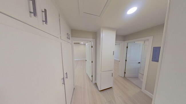 Building Photo - Springfield Apartments - 1354
