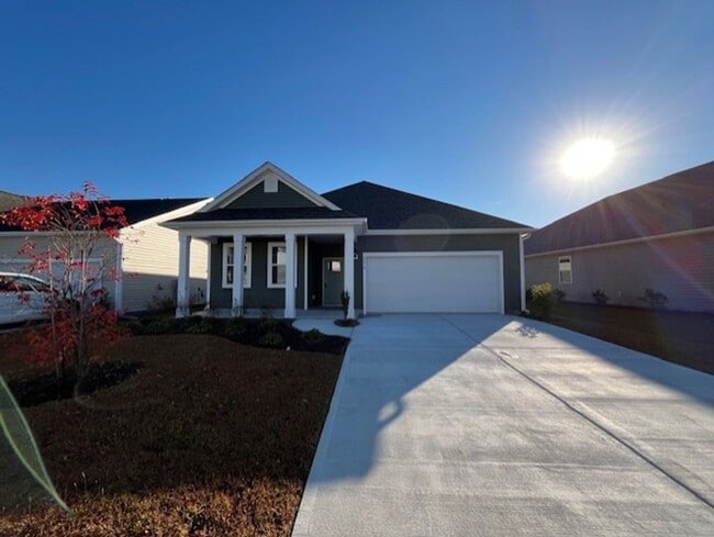Welcome to your dream home in the heart of Leland, NC. - Welcome to your dream home in the heart of Leland, NC.