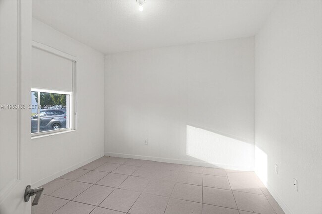 Foto del edificio - 12307 NW 23rd Ct