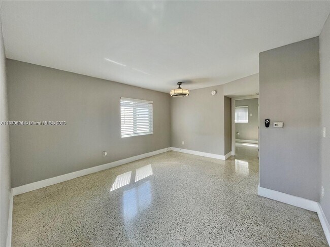 Building Photo - 174 E 5th St