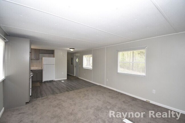 Foto del edificio - 2011 Hidden Valley Dr