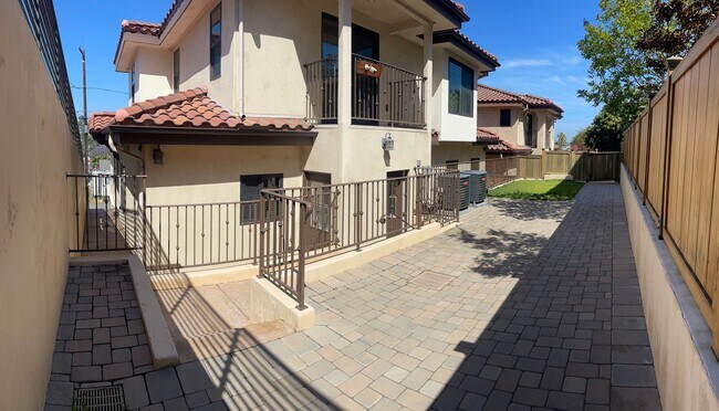 Foto del edificio - Move in Special!! Beautiful 4 bed/4.5 bath...