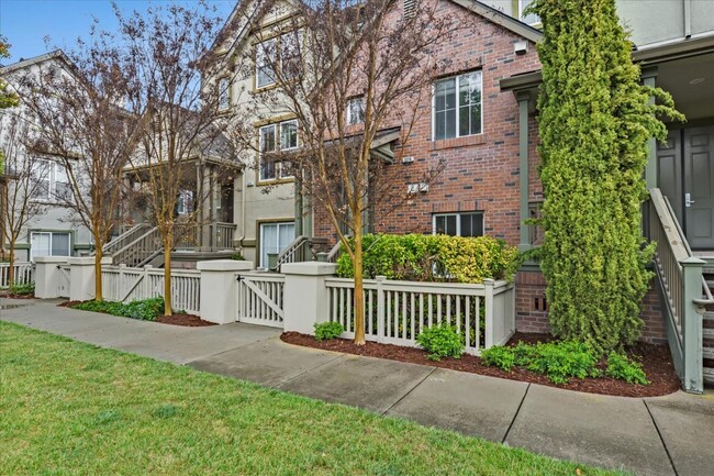 Building Photo - 2276 Towne Cir