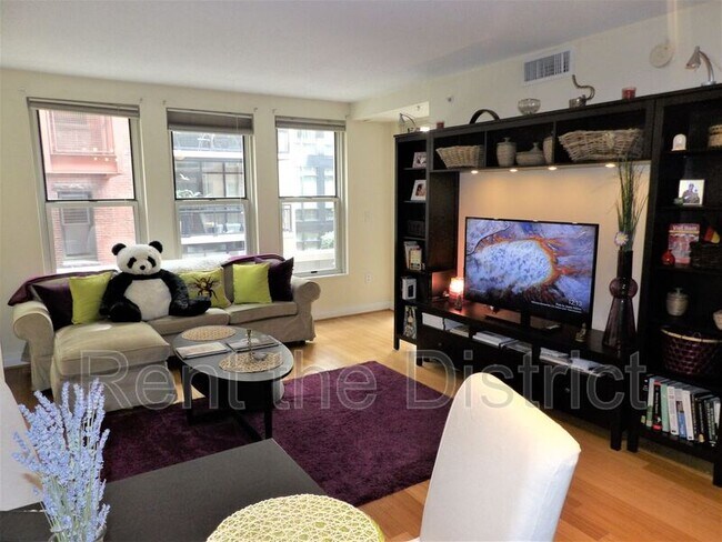 Foto del edificio - 915 E Street NW