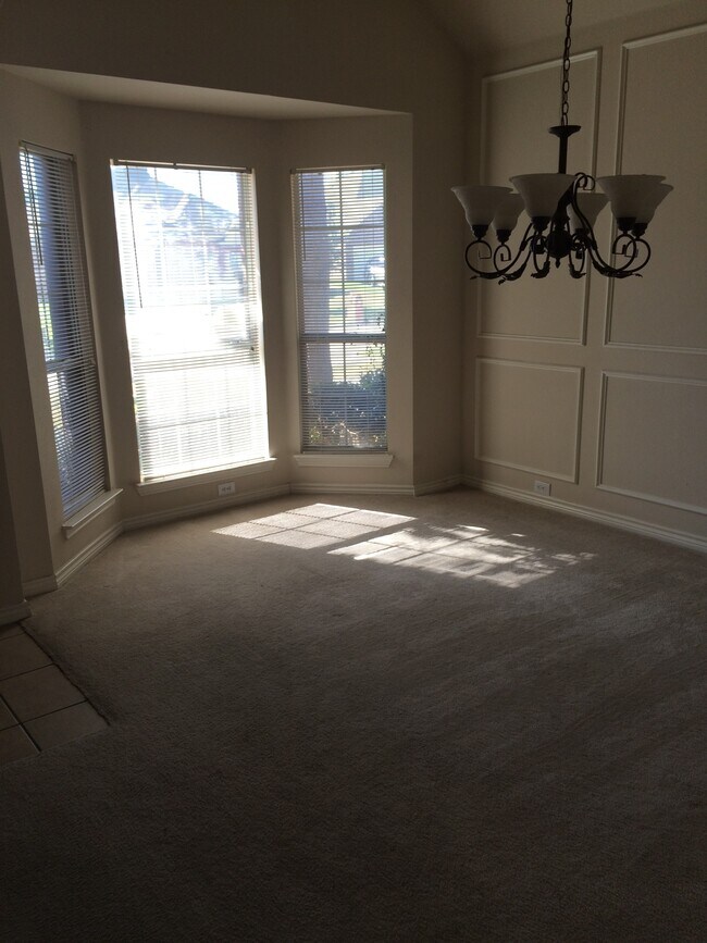 Building Photo - 1512 Chateau Ln