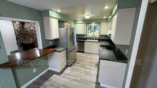 Foto del edificio - 1010 Tyson Pl SW