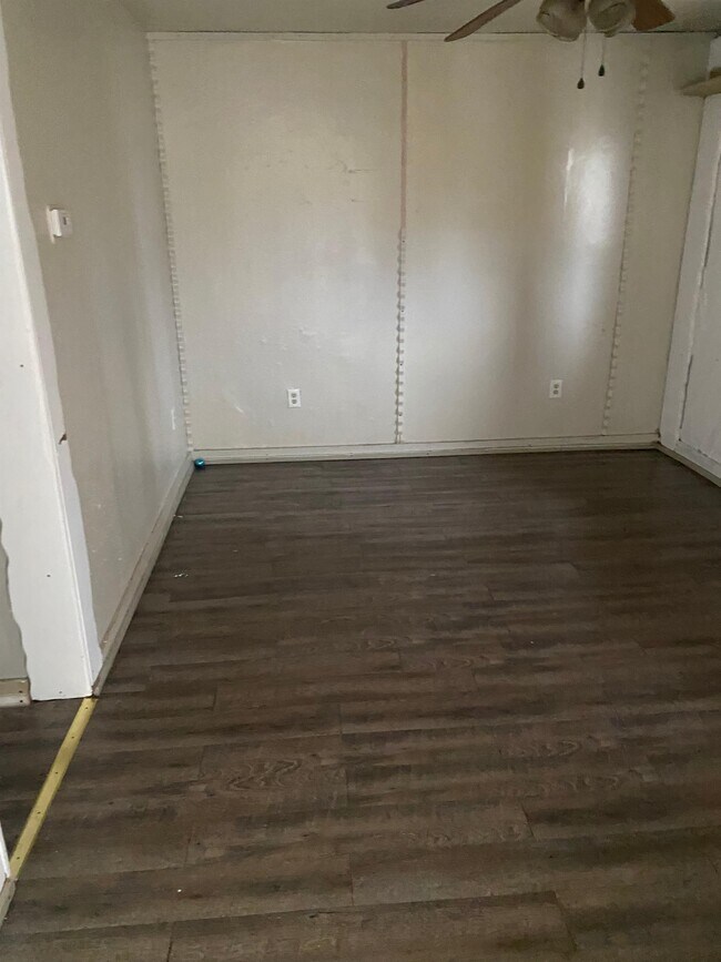 Foto del edificio - 1513 E Cromer Ave