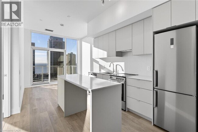 Building Photo - 2088 James St