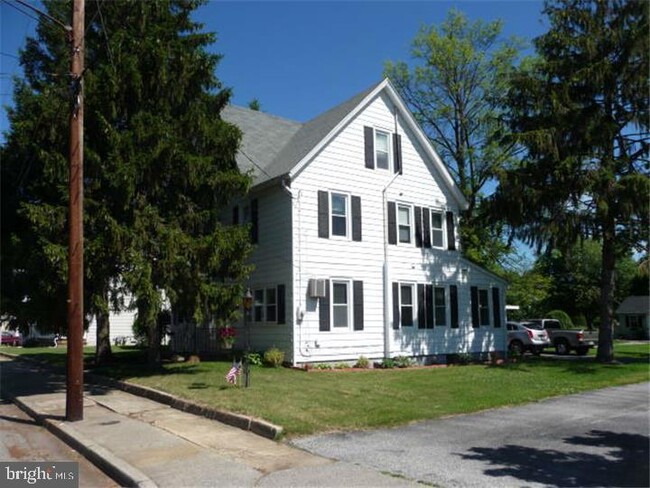 Building Photo - 16-18 W Pittsfield St