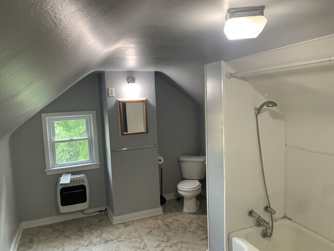 Foto del edificio - 529 E 33rd St