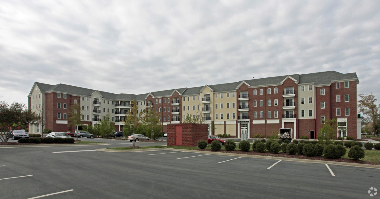 Building Photo - Foundation Square