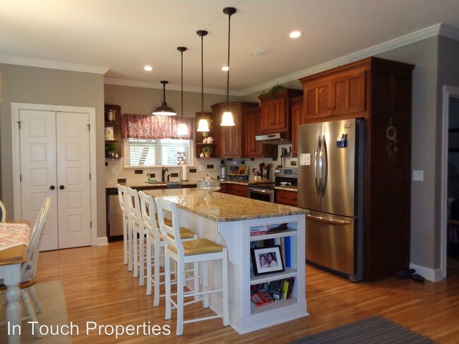 Building Photo - 4 br, 2.5 bath House - 535 Cottonwood Cove