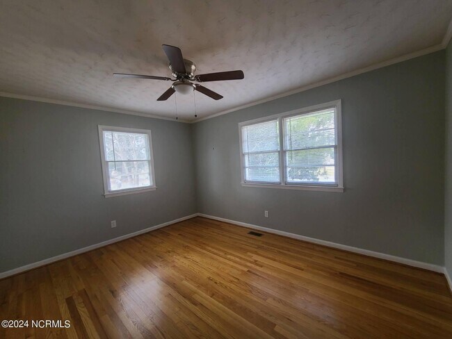 Building Photo - 305 Forest Grove Ave