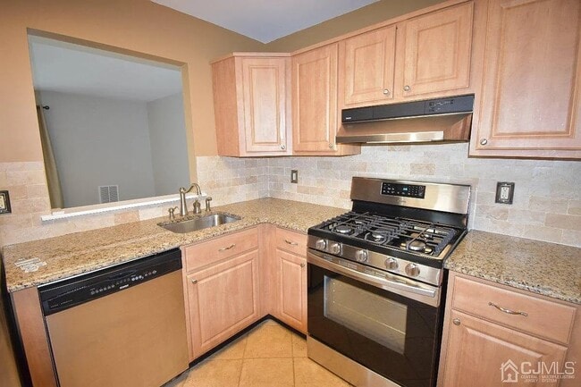Building Photo - 2013 Bayhead Dr