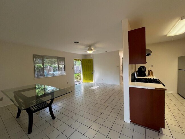 Foto del edificio - 804 E 32nd St